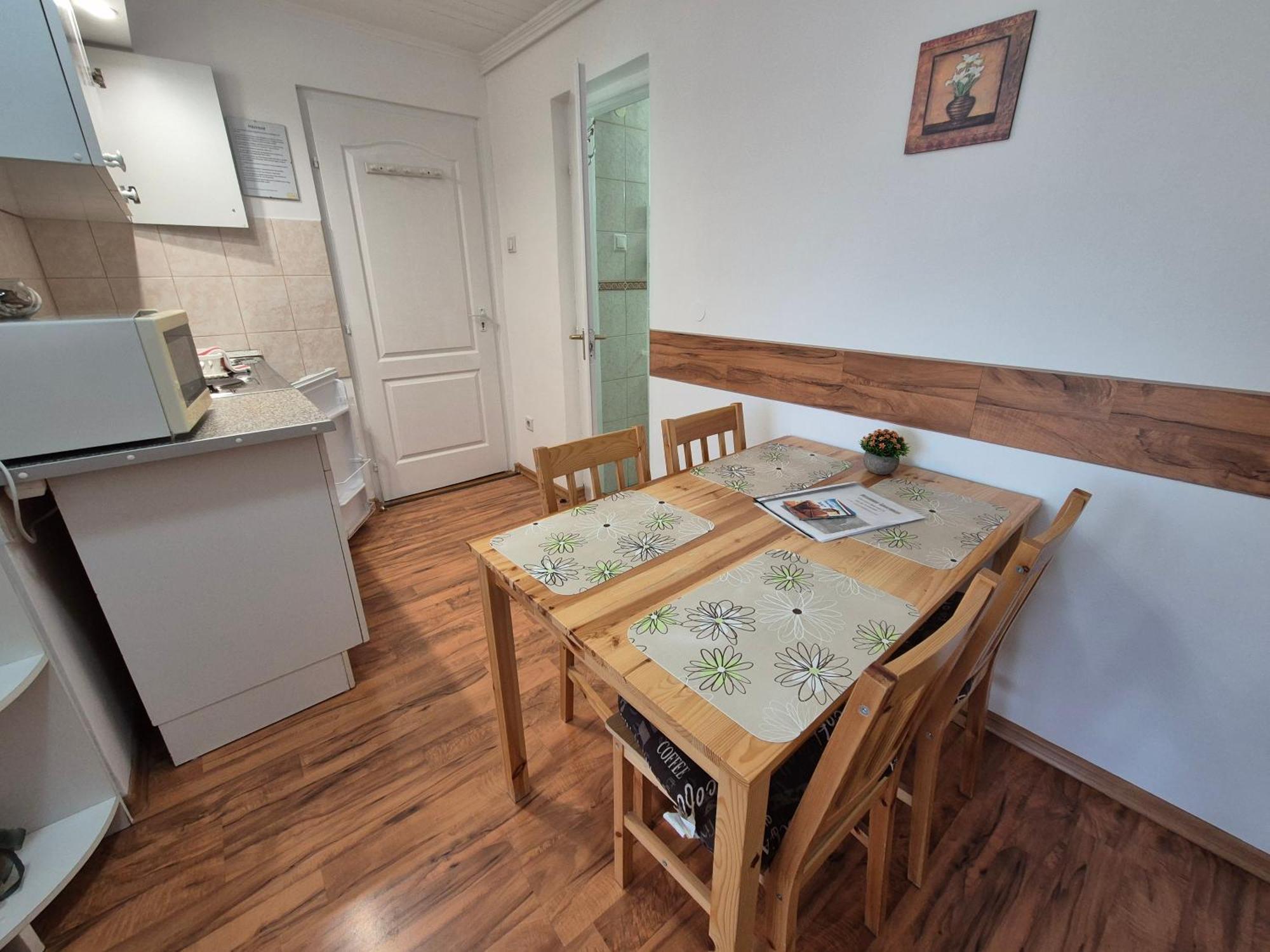Roxanna Apartman Gyula Exteriér fotografie