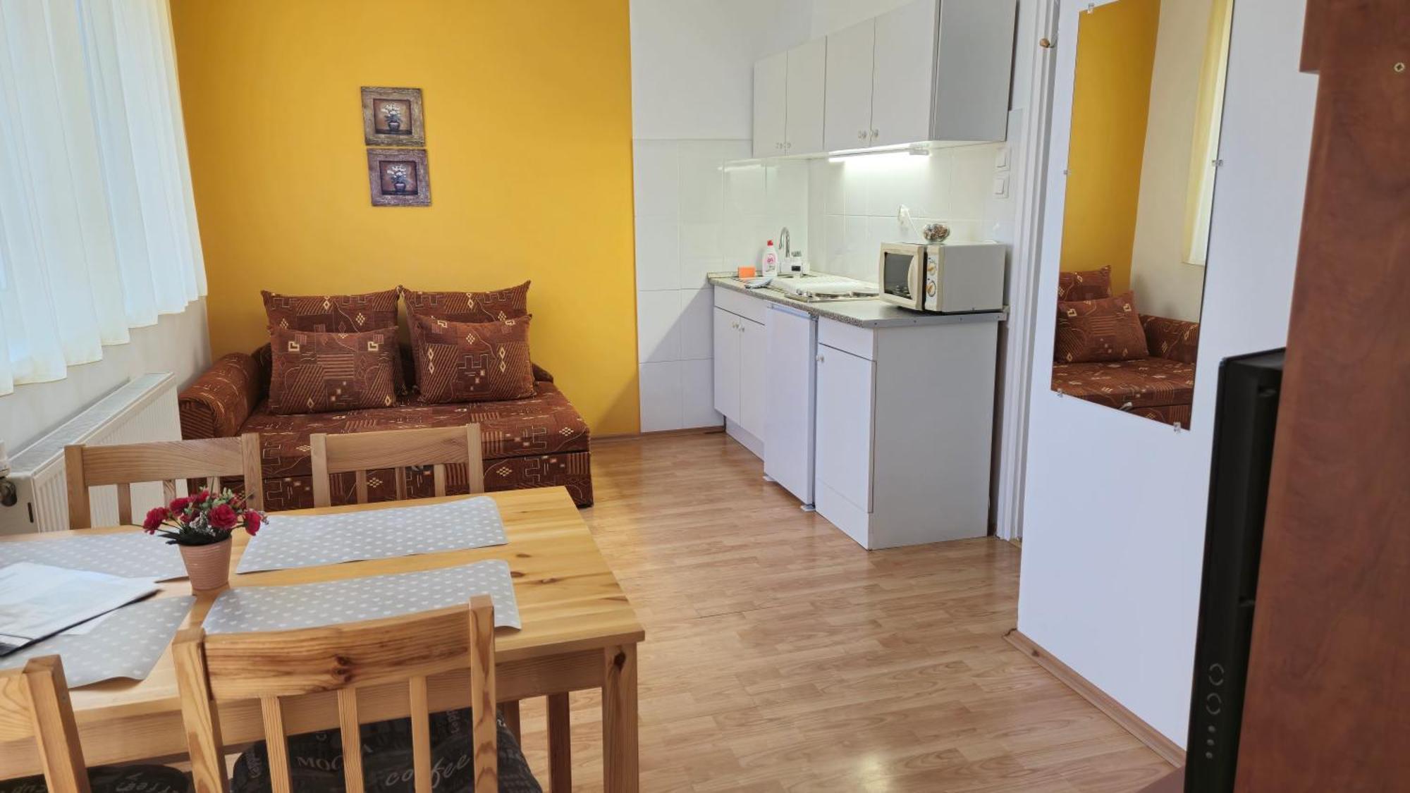Roxanna Apartman Gyula Exteriér fotografie