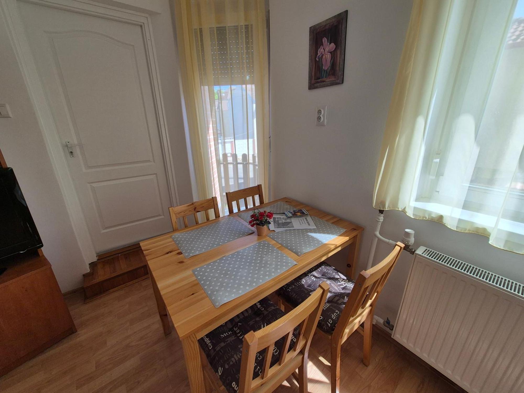 Roxanna Apartman Gyula Exteriér fotografie