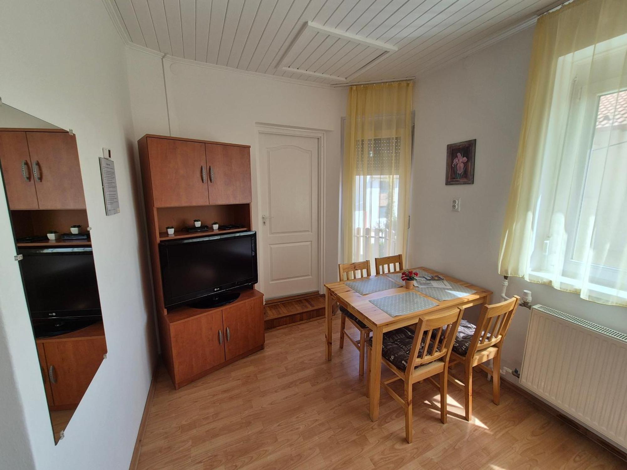 Roxanna Apartman Gyula Exteriér fotografie
